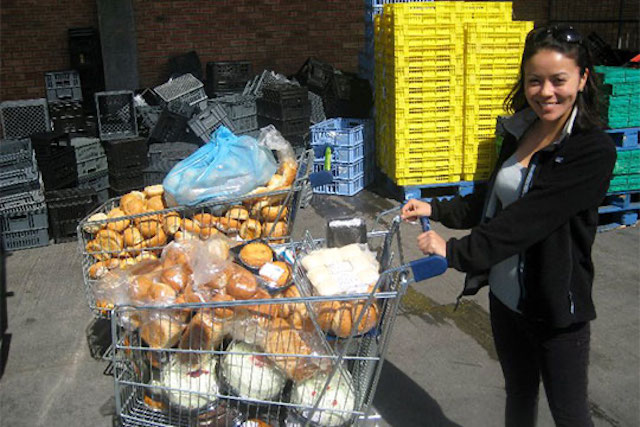 Sarah collects food from supermarkets for distribution to townships as part of her project working with the Foodbank of South Africa.