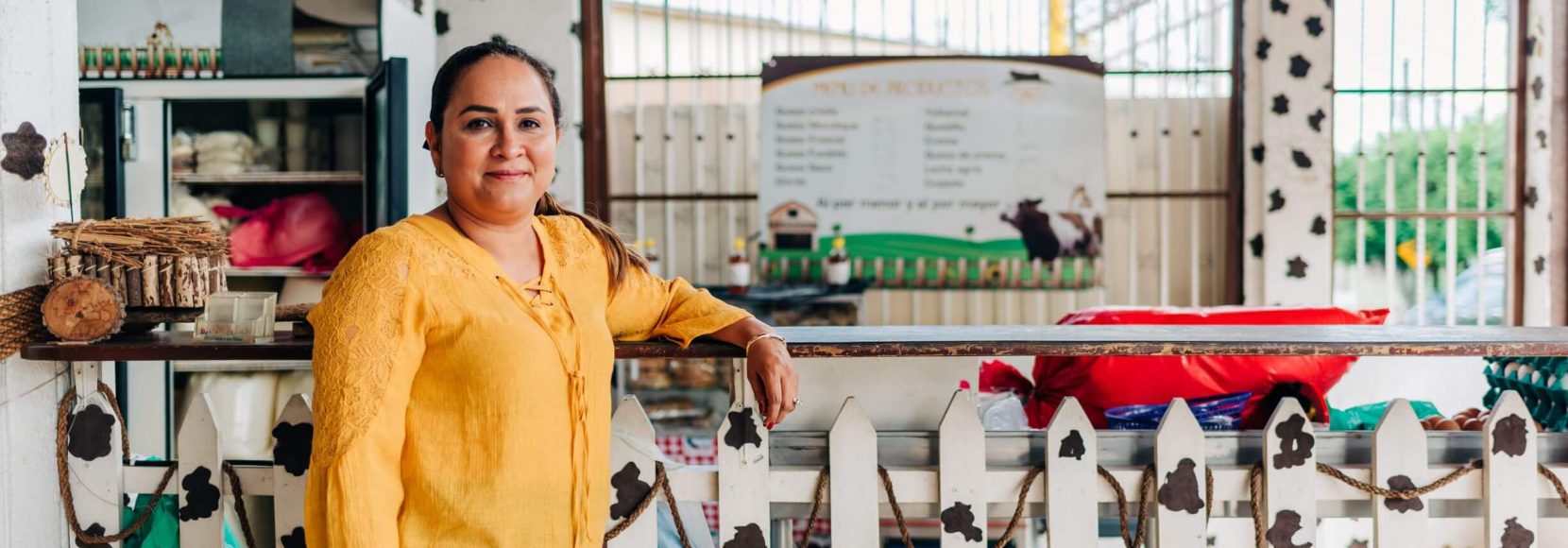 A woman small business owner and participant in TechnoServe's Impulsa tu Empresa program