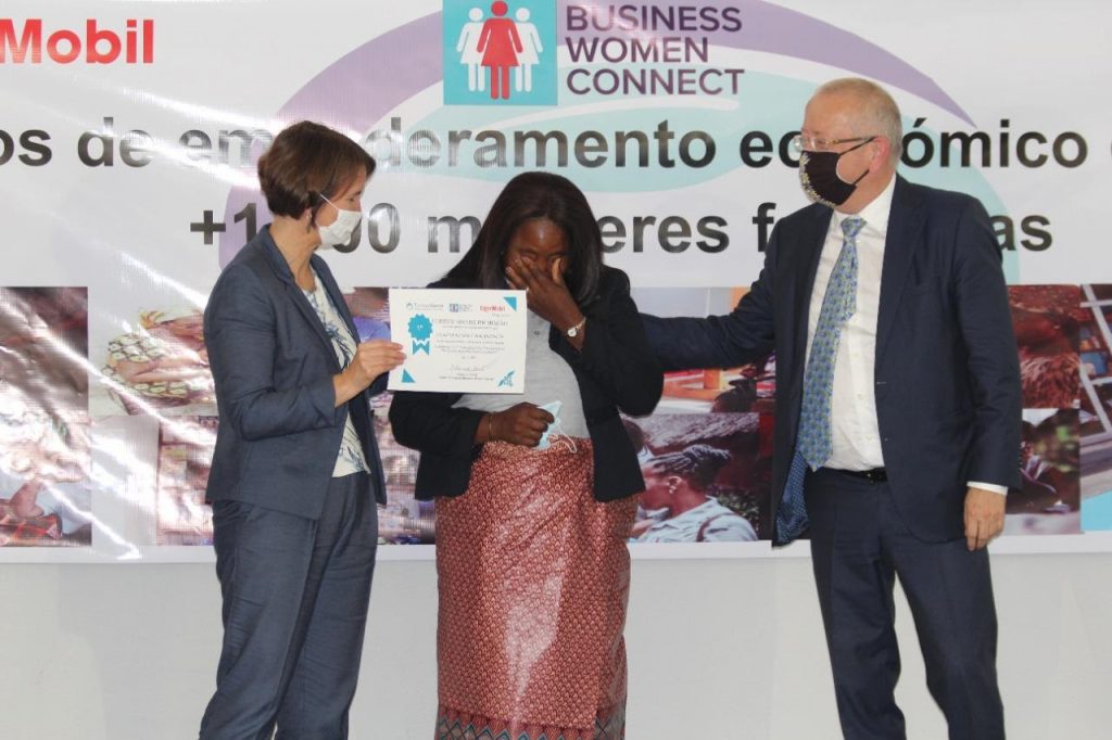 Jane Grob (left) and Jos Evans (right) hand a certificate to the woman entrepreneur who was the winner of the 2021 cohort’s business plan competition