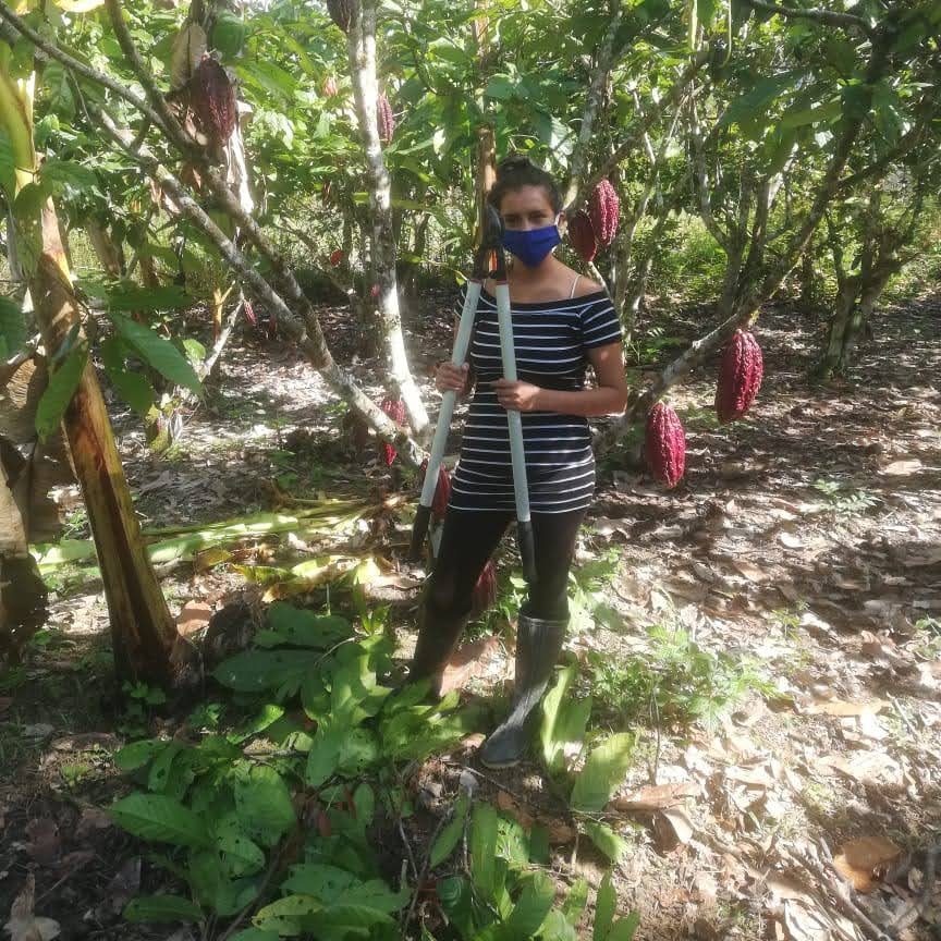 Dara-Obispo-woman-farmer-cacao-farming-in-Peru-Amazon