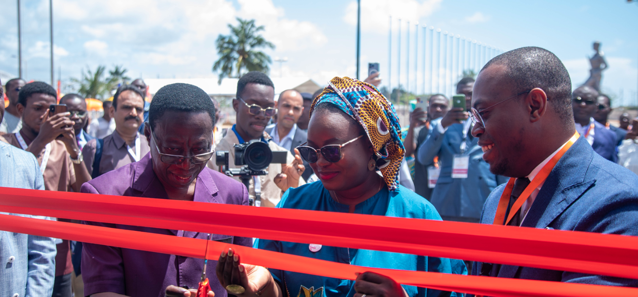 The ribbon cutting ceremony to launch Benin Cashew Week. From left to right: Alphonse Fandohan, representing the Minister of Agriculture; Maïmouna Mbacke, TechnoServe Bénin Country Director; and Ebo Sacramento, Deputy Chief of Staff for the Minister of Trade and Industry.