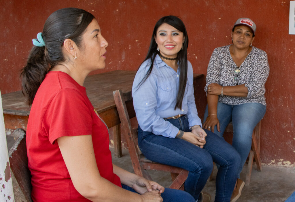 Esmeralda Canul (center) is a Change Agent in her community teaching other farmers sustainable livestock practices. (The Nature Conservancy / Graciela Zavala).