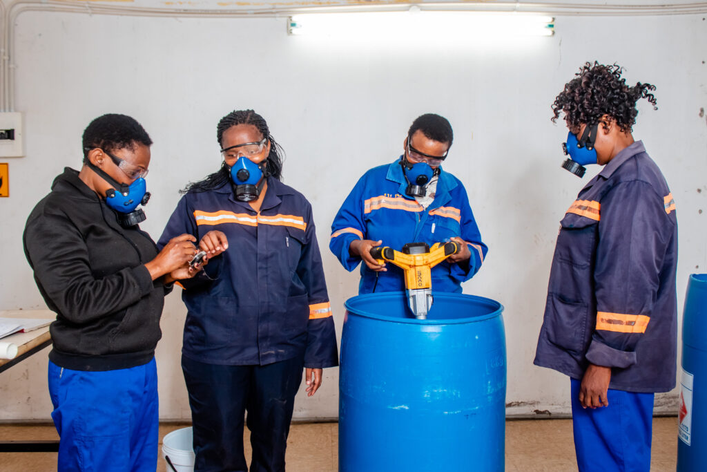 The group monitors and mixes raw materials used to make cleaning detergents. 